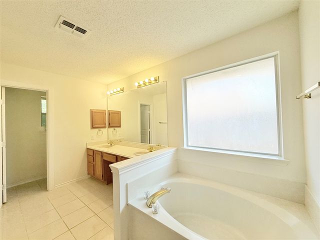 4512 Queenswood Drive, Grand Prairie, TX 75052