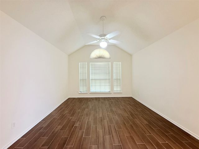 4512 Queenswood Drive, Grand Prairie, TX 75052
