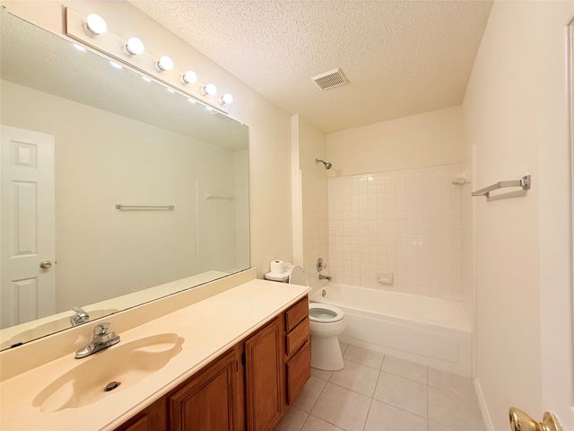 4512 Queenswood Drive, Grand Prairie, TX 75052