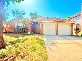 4512 Queenswood Drive, Grand Prairie, TX 75052