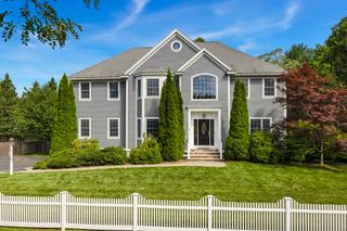18 Symonds Way, Reading, MA 01867