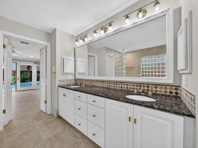 14819 Redwood Bend Trail, Houston, TX 77062