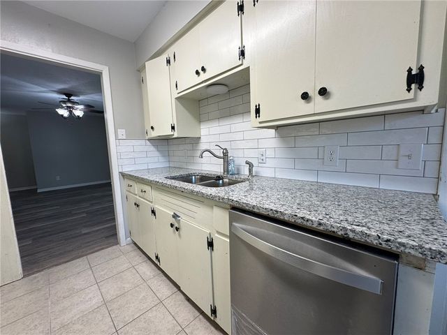 1123 Orion Dr, Portland, TX 78374