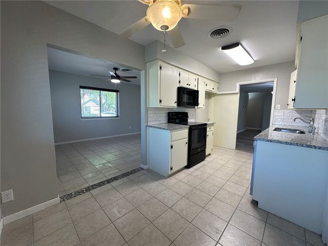 1123 Orion Dr, Portland, TX 78374