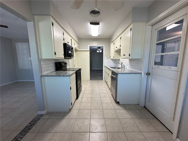 1123 Orion Dr, Portland, TX 78374