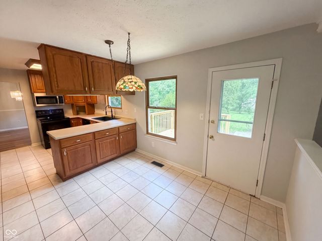 7744 Oakshot Lane, Indianapolis, IN 46268