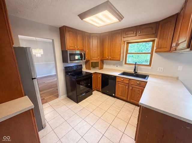 7744 Oakshot Lane, Indianapolis, IN 46268