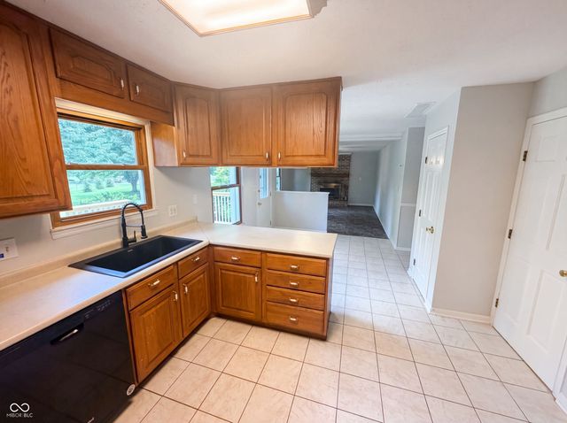 7744 Oakshot Lane, Indianapolis, IN 46268
