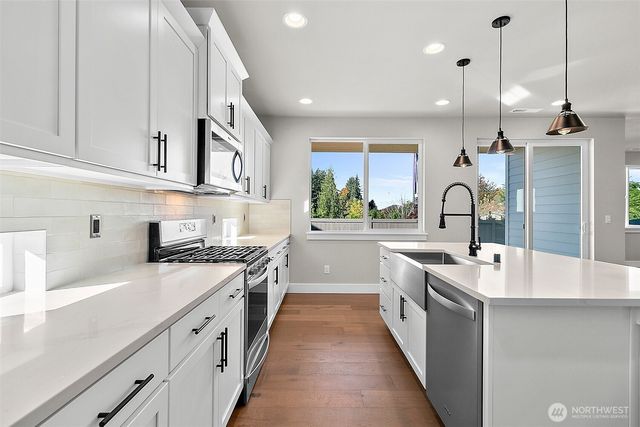 14228 SE 284th Place, Kent, WA 98042