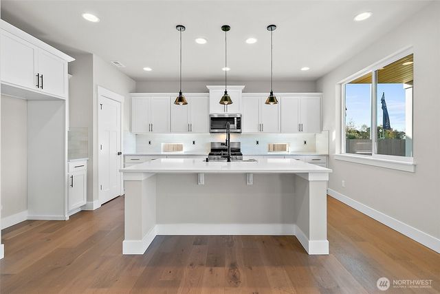 14228 SE 284th Place, Kent, WA 98042