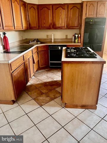 837 W LOCUST ST, York, PA 17401