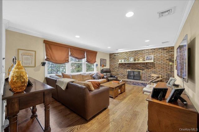 10 Evergreen Court, Suffern, NY 10901