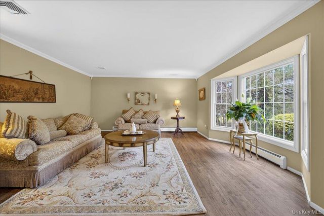 10 Evergreen Court, Suffern, NY 10901