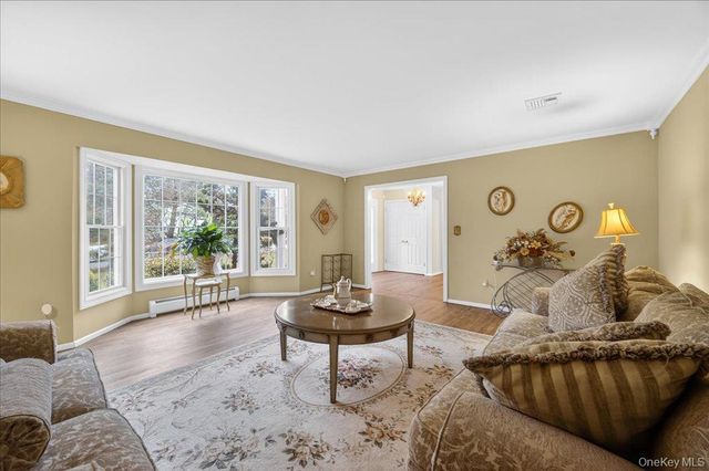 10 Evergreen Court, Suffern, NY 10901