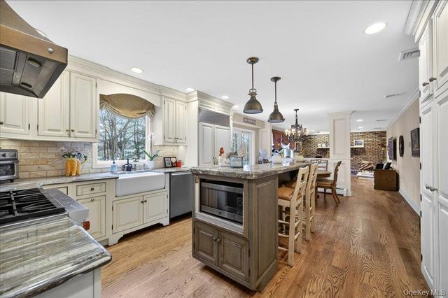 10 Evergreen Court, Suffern, NY 10901