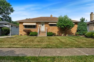 6230 Beverly Drive, Parma Heights, OH 44130