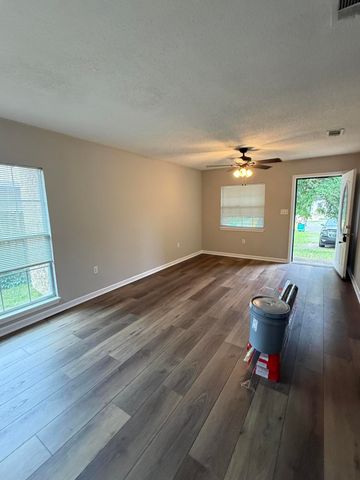 607 W Sunset Boulevard B, Fort Walton Beach, FL 32547