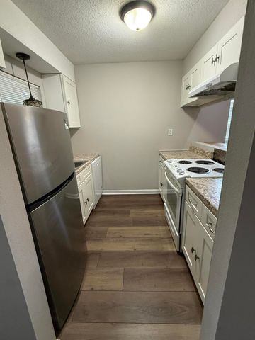 607 W Sunset Boulevard B, Fort Walton Beach, FL 32547