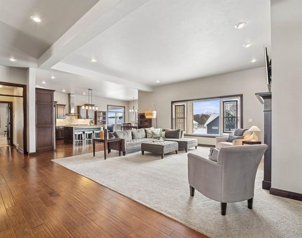 6600 N KUREY DRIVE, Appleton, WI 54913