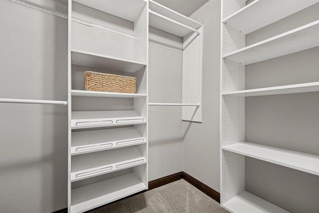 6600 N KUREY DRIVE, Appleton, WI 54913