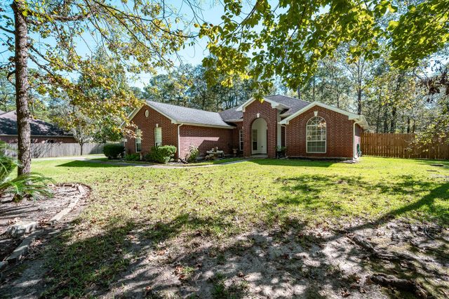 206 Private Road 635, Dayton, TX 77535