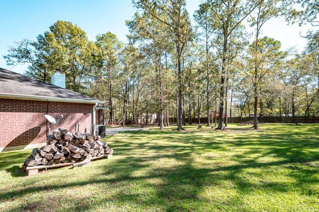 206 Private Road 635, Dayton, TX 77535