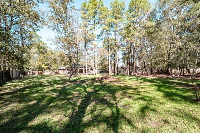 206 Private Road 635, Dayton, TX 77535