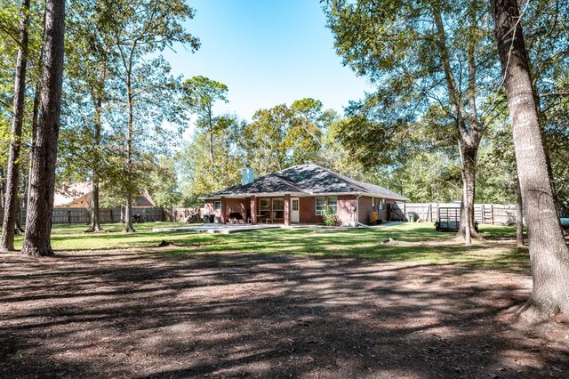 206 Private Road 635, Dayton, TX 77535