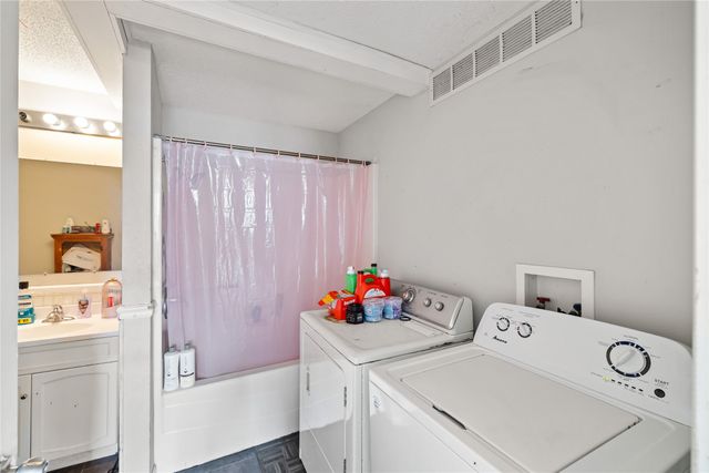 4147 E 29th Street, Des Moines, IA 50317