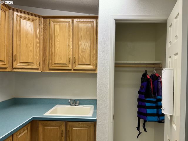 97931 COURT St, Brookings, OR 97415