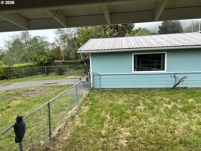 97931 COURT St, Brookings, OR 97415