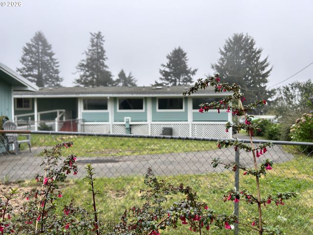 97931 COURT St, Brookings, OR 97415