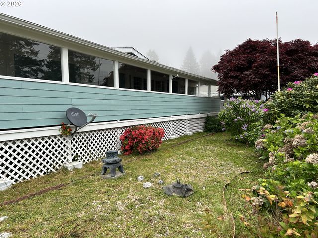 97931 COURT St, Brookings, OR 97415