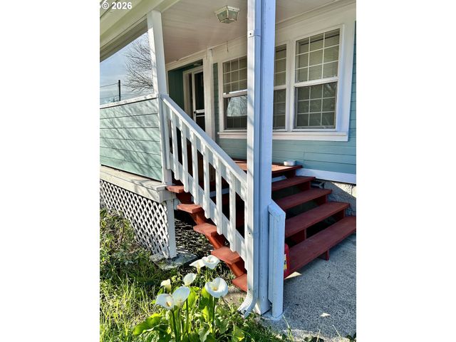 97931 COURT St, Brookings, OR 97415