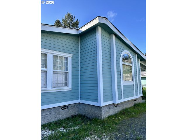 97931 COURT St, Brookings, OR 97415