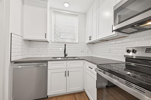 324 Clearwater Street A-B, Houston, TX 77029