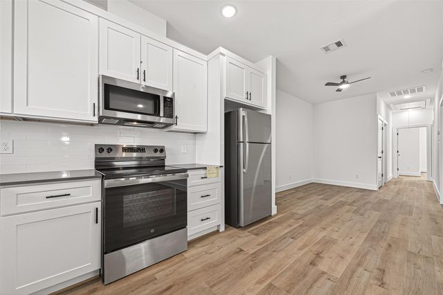 324 Clearwater Street A-B, Houston, TX 77029