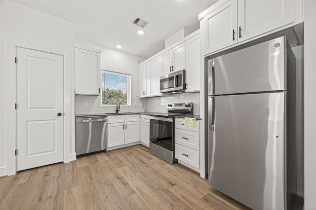 324 Clearwater Street A-B, Houston, TX 77029