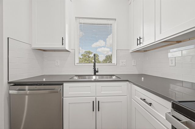 324 Clearwater Street A-B, Houston, TX 77029