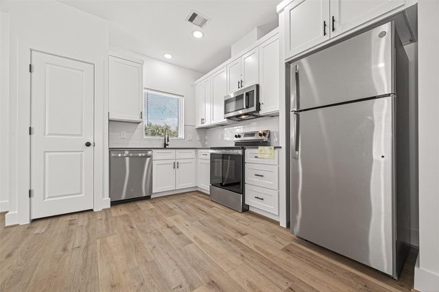 324 Clearwater Street A-B, Houston, TX 77029