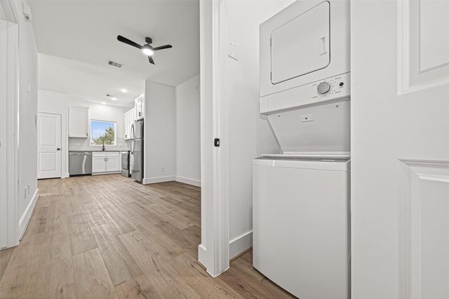 324 Clearwater Street A-B, Houston, TX 77029