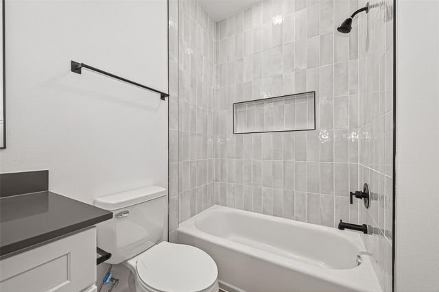 324 Clearwater Street A-B, Houston, TX 77029