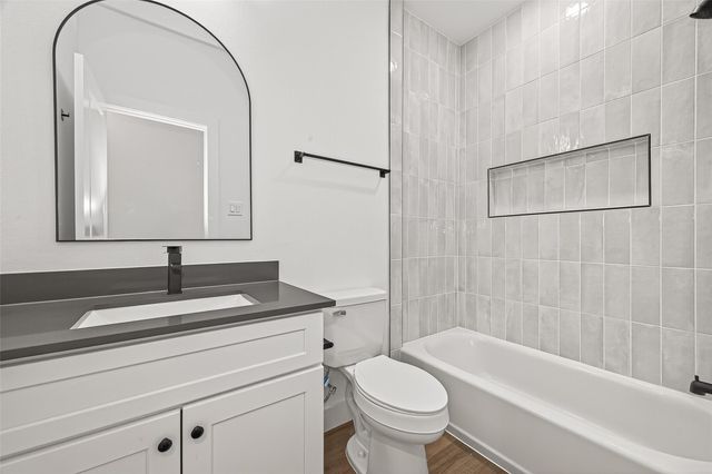 324 Clearwater Street A-B, Houston, TX 77029