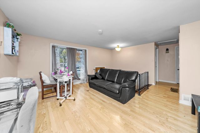 350 E Tulip Drive, Glenwood, IL 60425