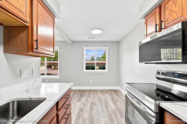 31842 Kelly Road 3, Roseville, MI 48066