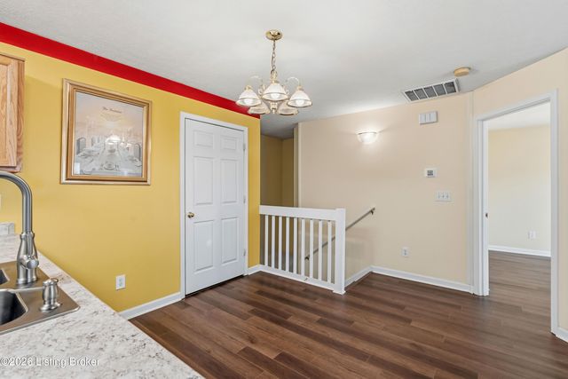 7927 Grand Cascade Dr, Louisville, KY 40228