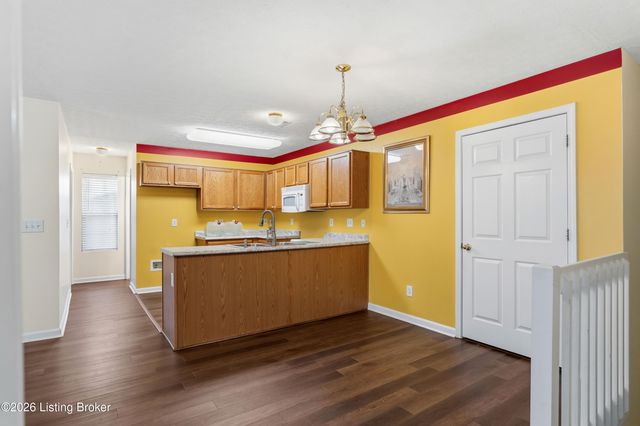 7927 Grand Cascade Dr, Louisville, KY 40228