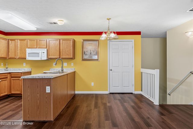 7927 Grand Cascade Dr, Louisville, KY 40228