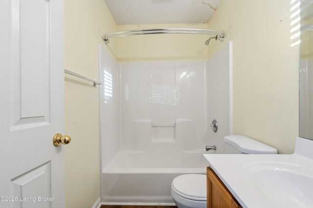 7927 Grand Cascade Dr, Louisville, KY 40228