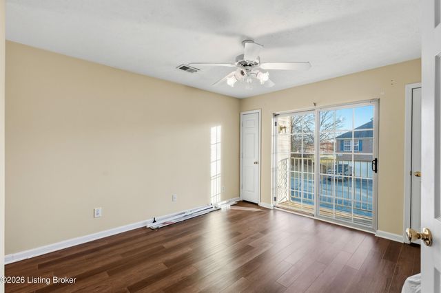 7927 Grand Cascade Dr, Louisville, KY 40228